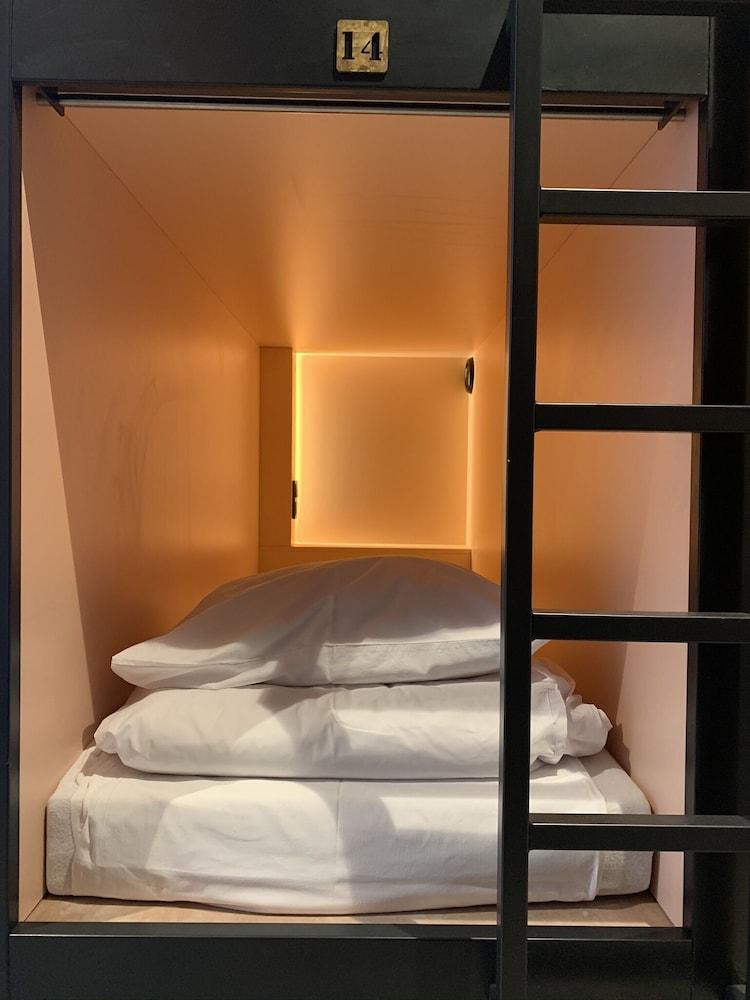 Durty Nelly's - Hostel