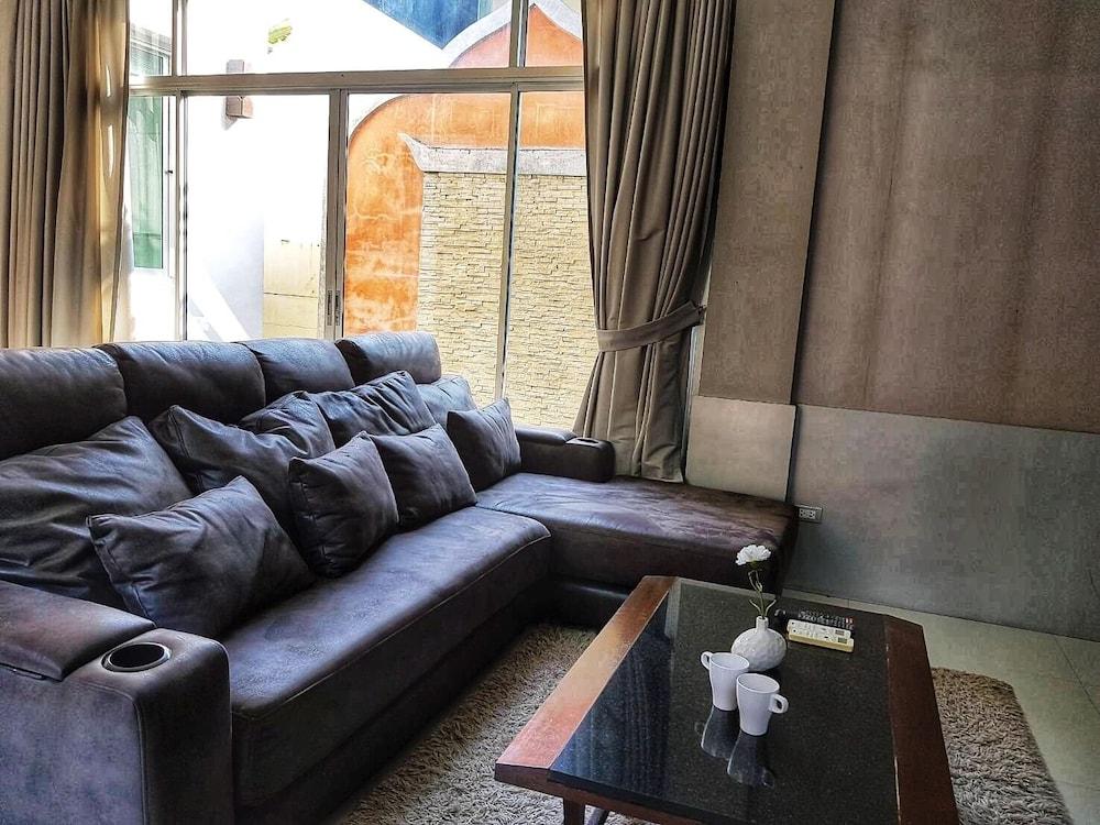 AnB Pool Villa 2BR Red in Pattaya