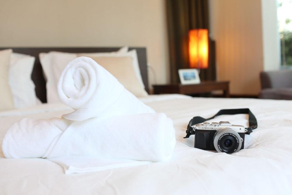 AnB Pool Villa 3BR Glass House in Pattaya