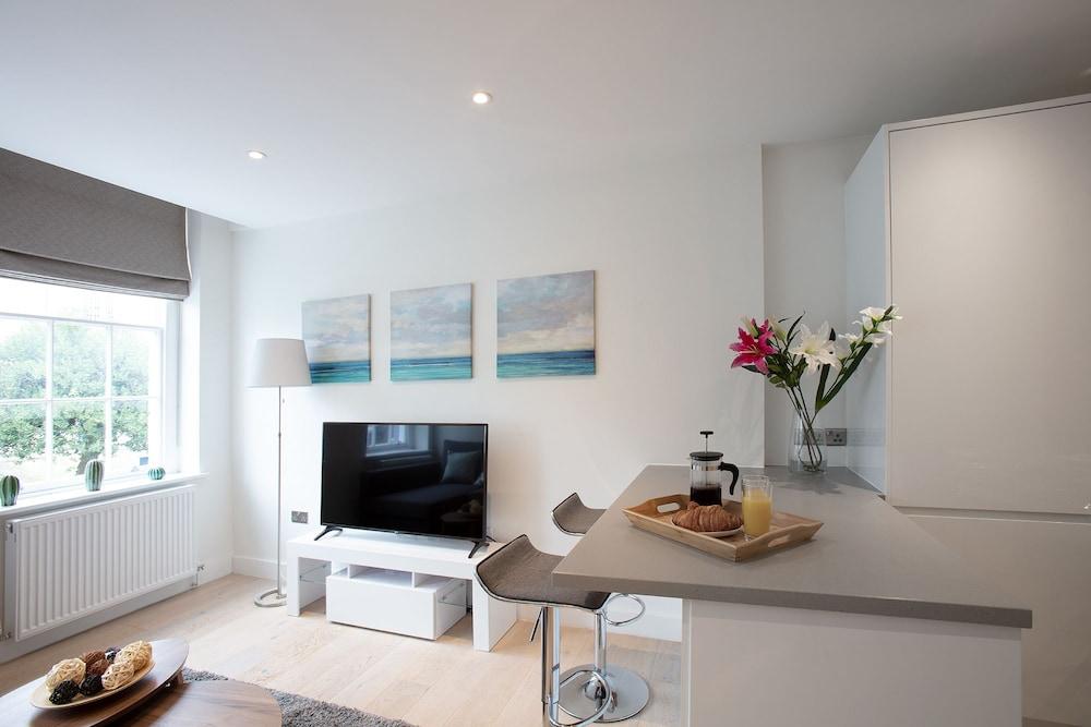 Hampden Apartments - The George