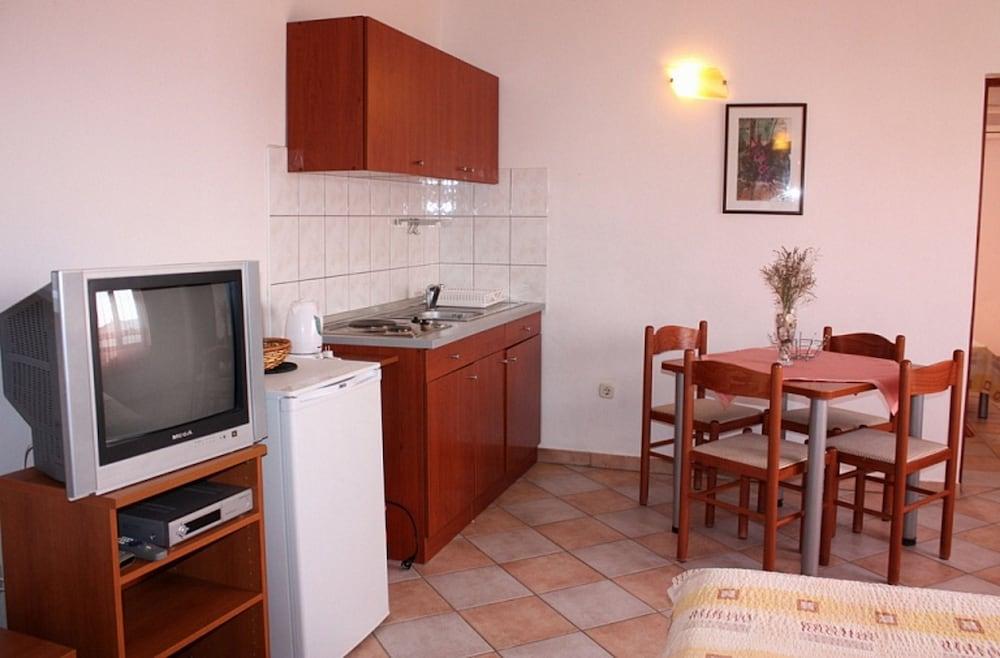 Apartments Blato-J