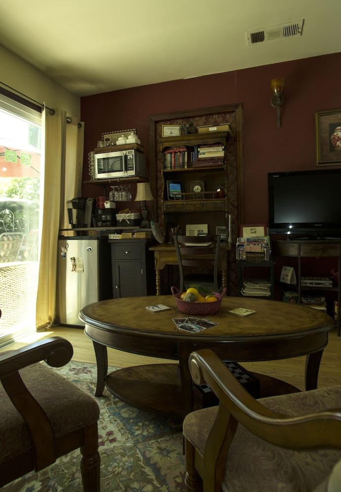 Life is Good Bed and Breakfast