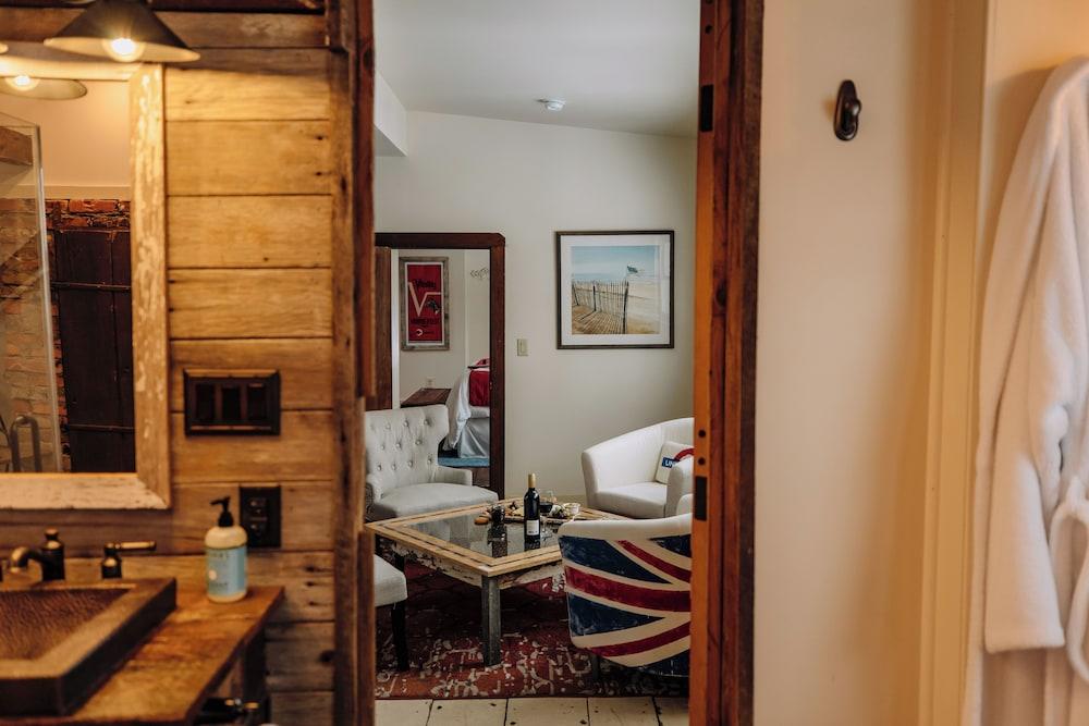 Galvanized America Inn & Art Gallery