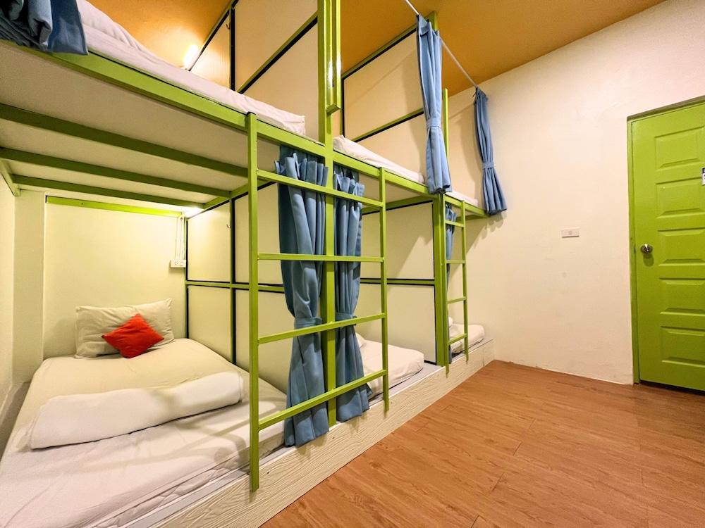 Sleepy Station - Hostel