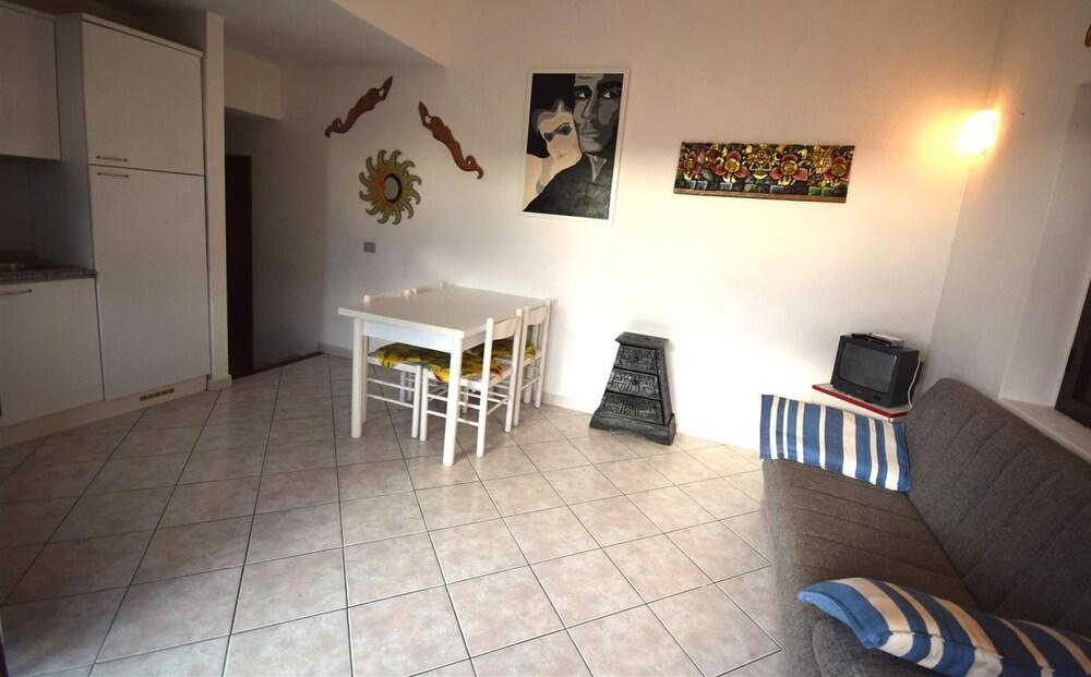 Villetta Ginepro Giallo