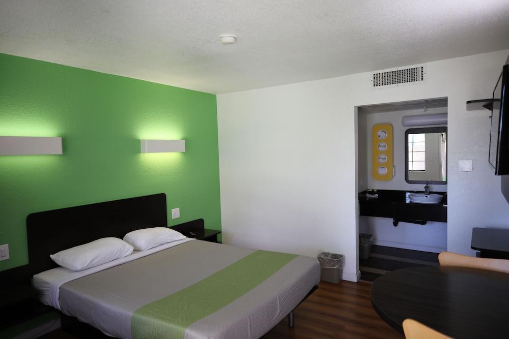 Studio 6 Barstow, CA