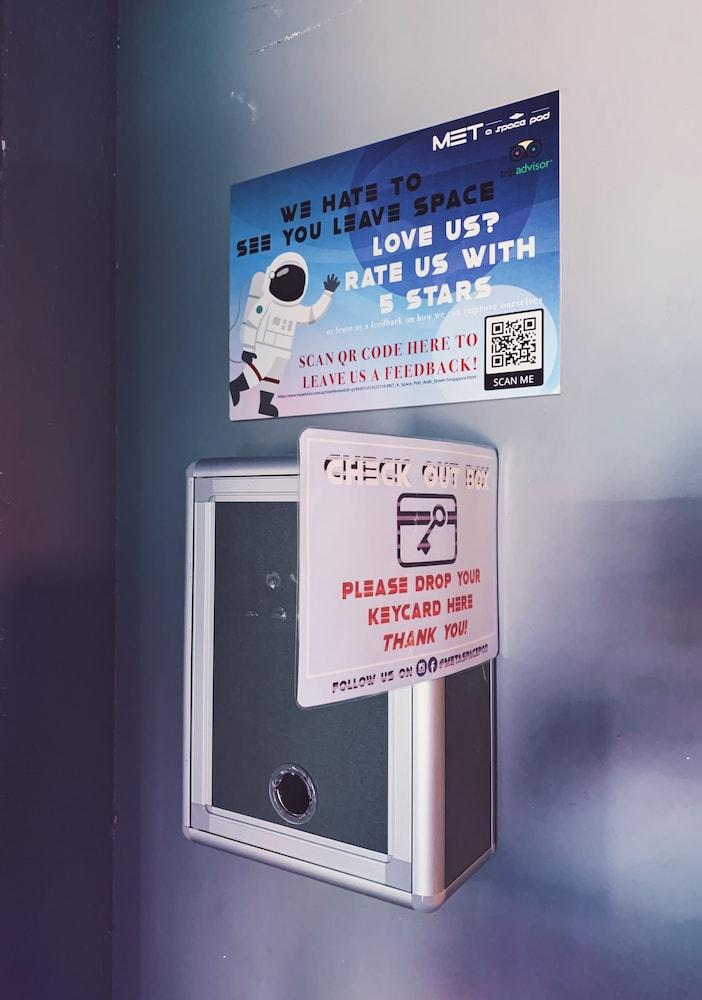 Met A Space Pod @ Arab Street