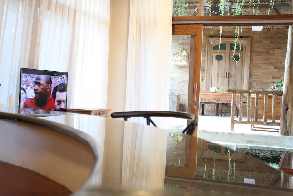 Graha Sandat Villas by GenuineHost