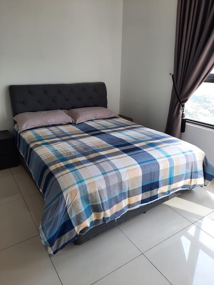 Raffles Suites Homestay