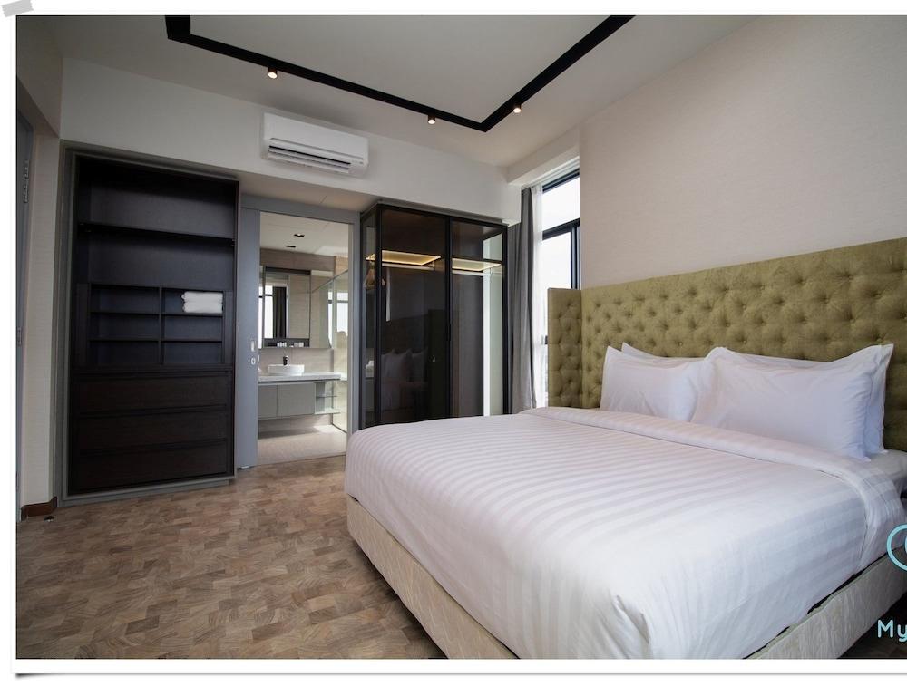 Expressionz Professional Suites by KL101