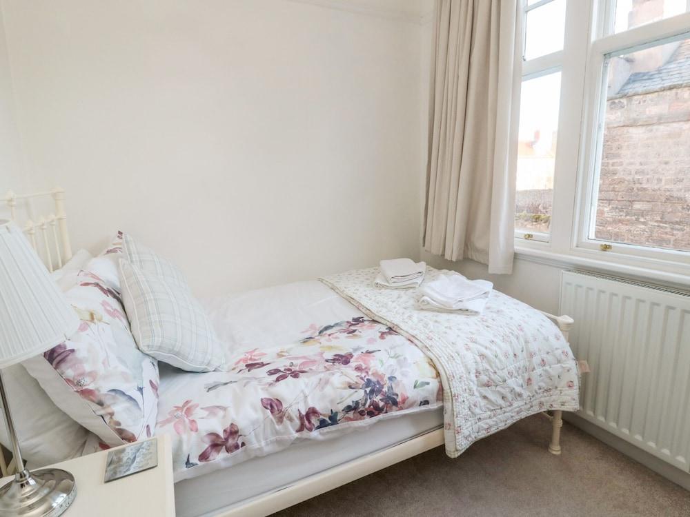 Iona 10 Palace Street East