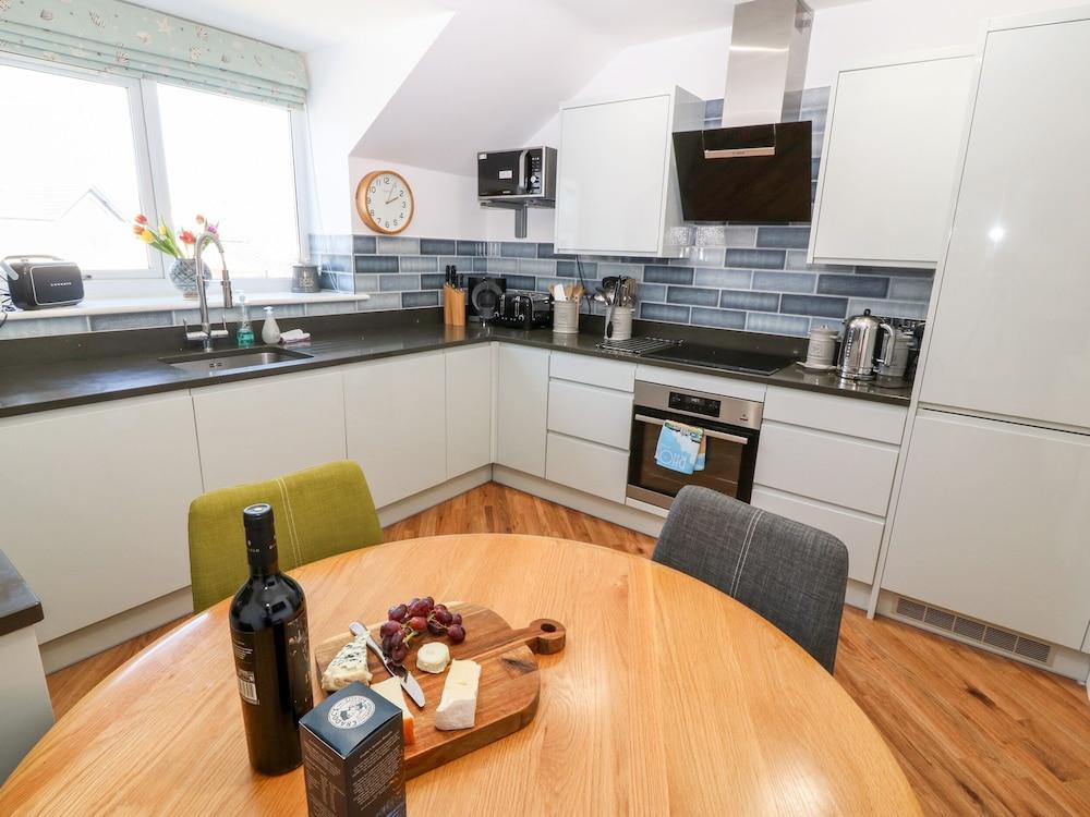 Maelog, 14 Tides Reach