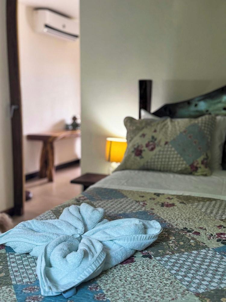 Cocobolo Beach Boutique Hotel