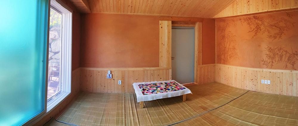 Pyramid Red Clay Pension