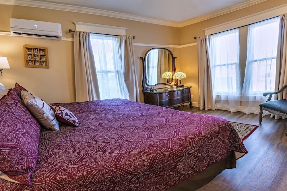 Redtail Suites~orliena Suite ~tesla Station