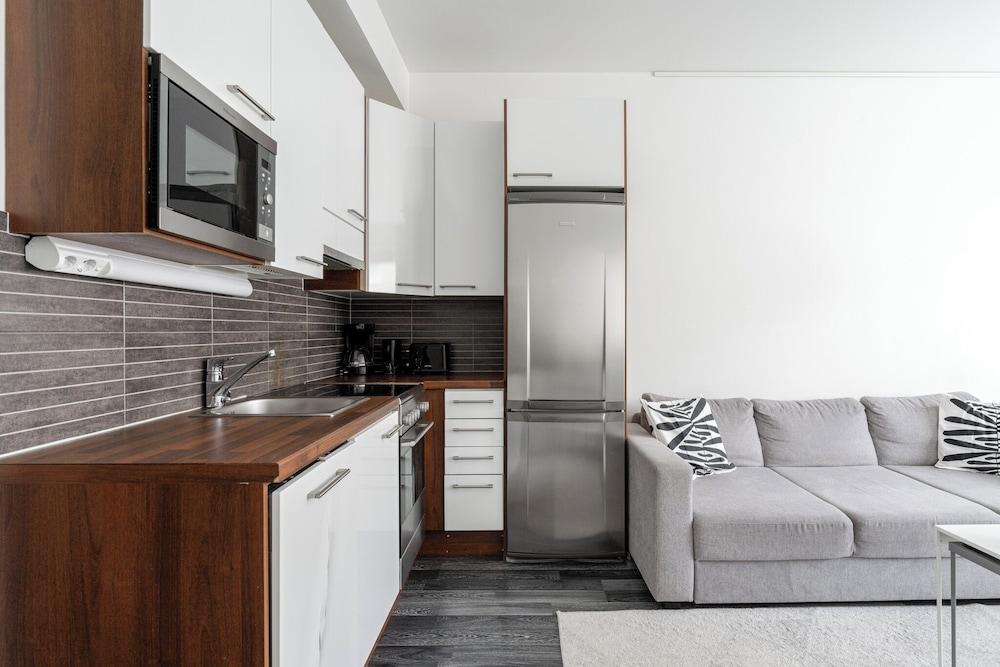 1BR Downtown Apt with Sauna, Hosts up to 8 Guests