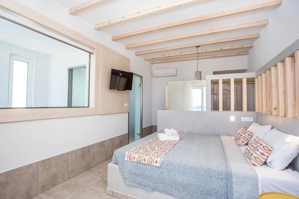 Alexander Studios & Suites - Adults Only