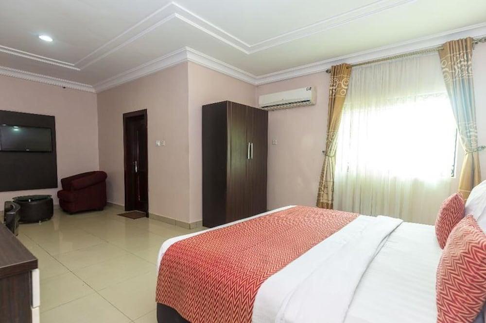 Royal Terrace Hotel & Towers