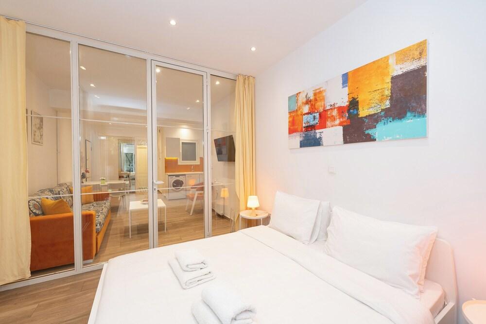 Spacious Peaceful Studio in Athens