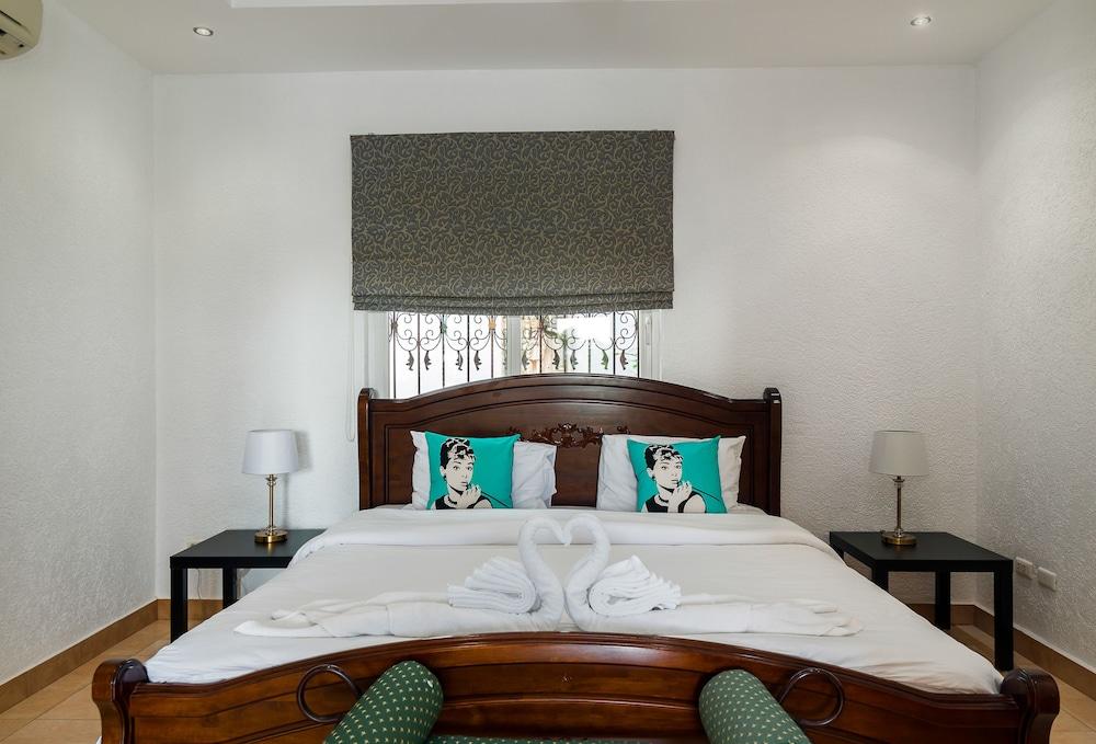 Stunning Luxury Golf and Pool Villas