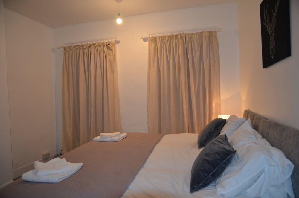 People Boxes Apartments - 74 Highbury