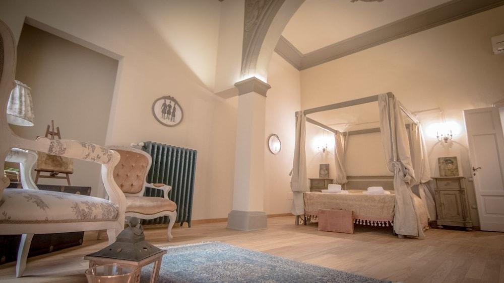 Breathtaking 4BD Apt 5min Walk to Duomo