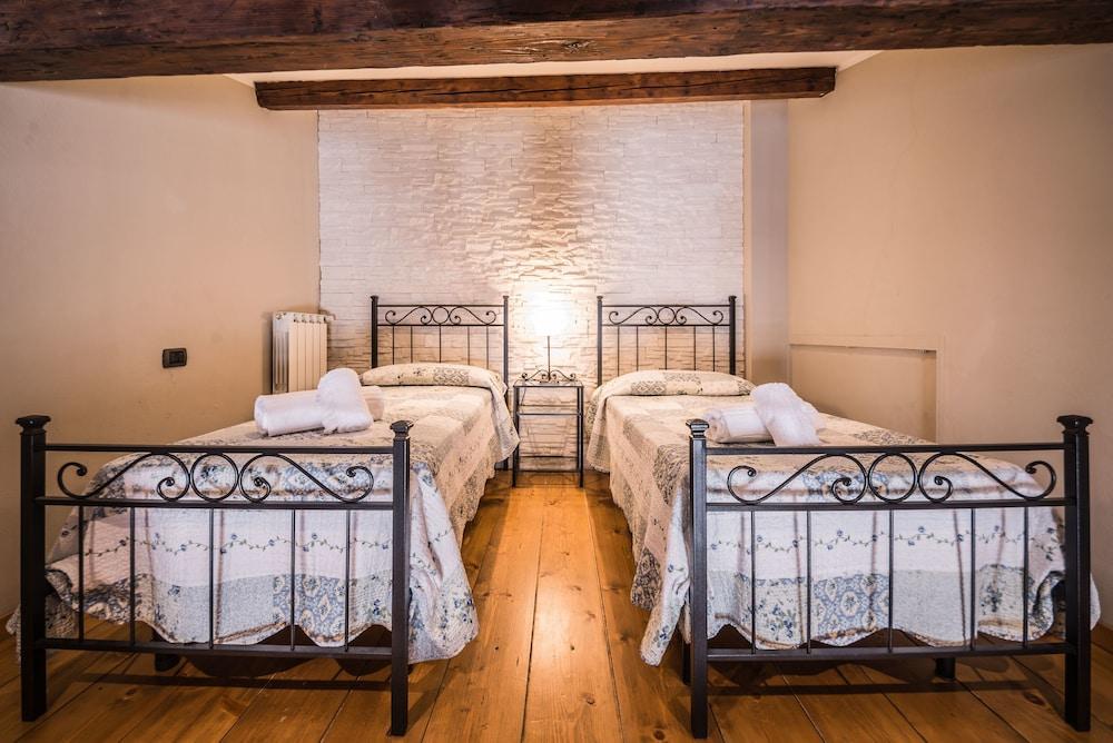 A Few Steps to The Duomo Upscale 2BD Apt