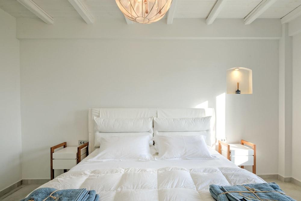 On The Rocks Antiparos