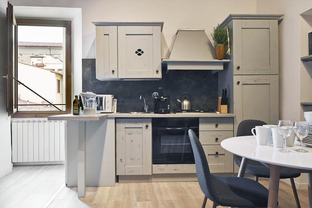 A Few Steps to The Duomo Beautiful 2BD Apt