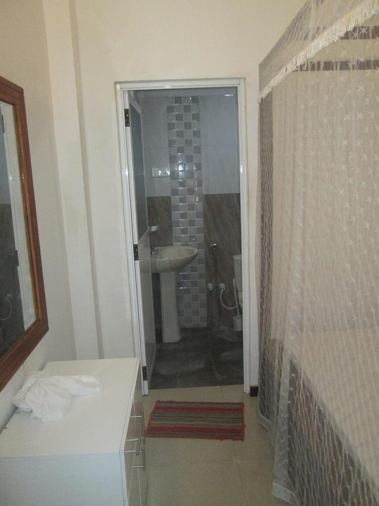 Dhanushka Guest House