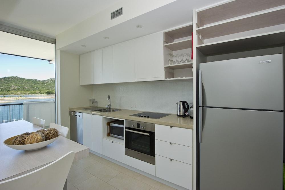 1 Bright Point Apartment 1402