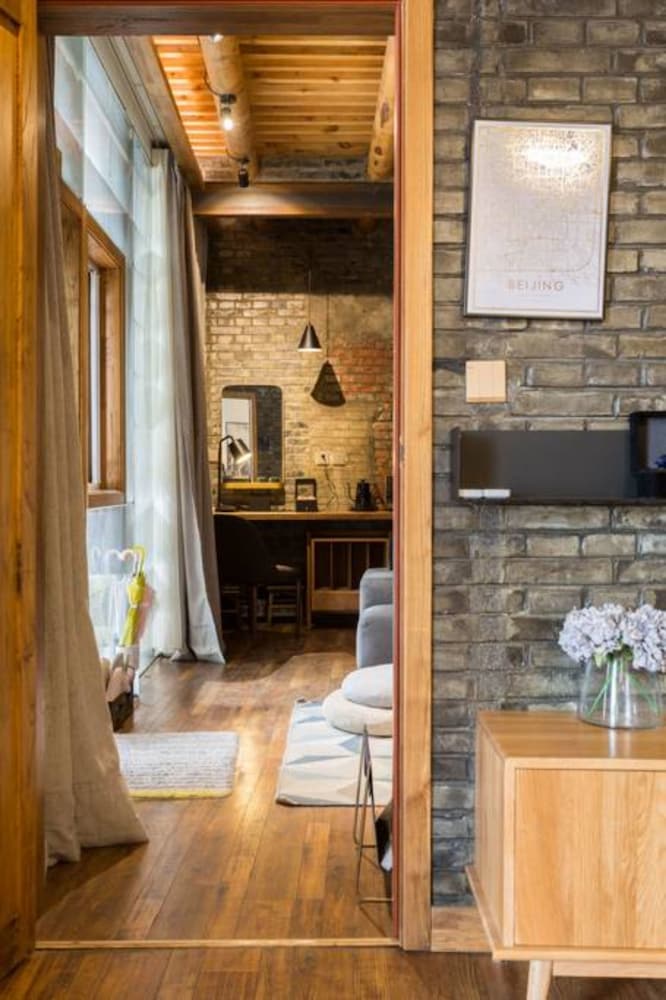 Welcome Home Courtyard - Back Lakes View