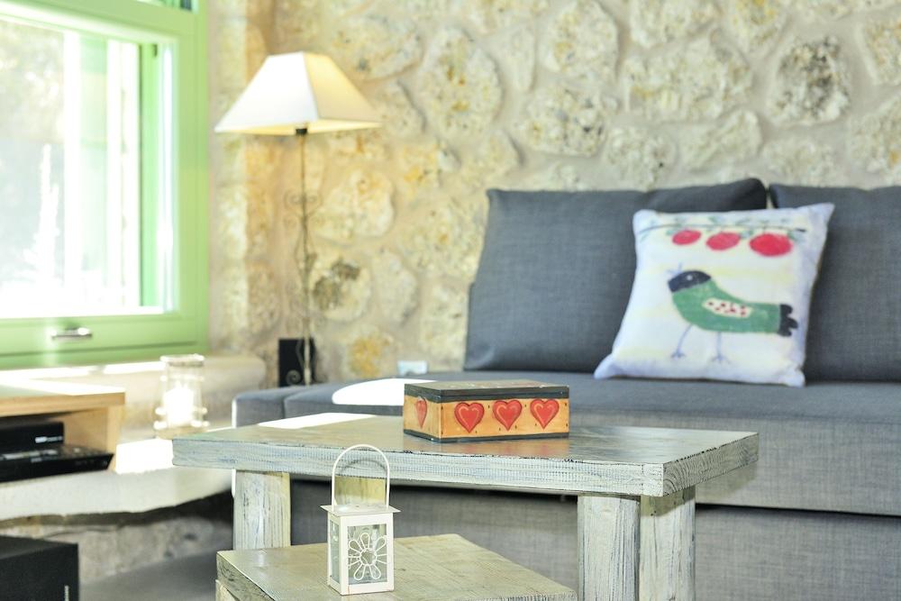 Villa Ermis- Mounty Island Villas