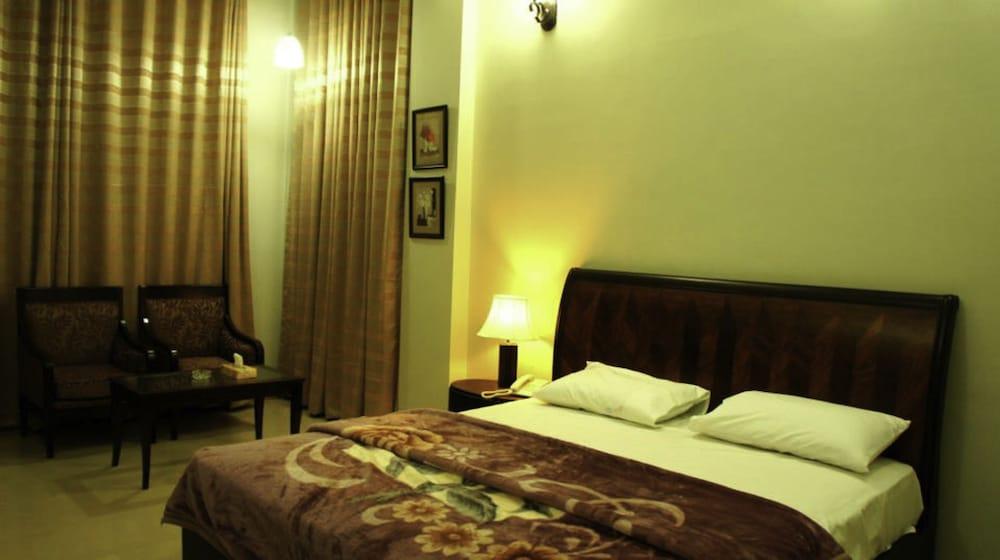 Shelton Hotel Timergara