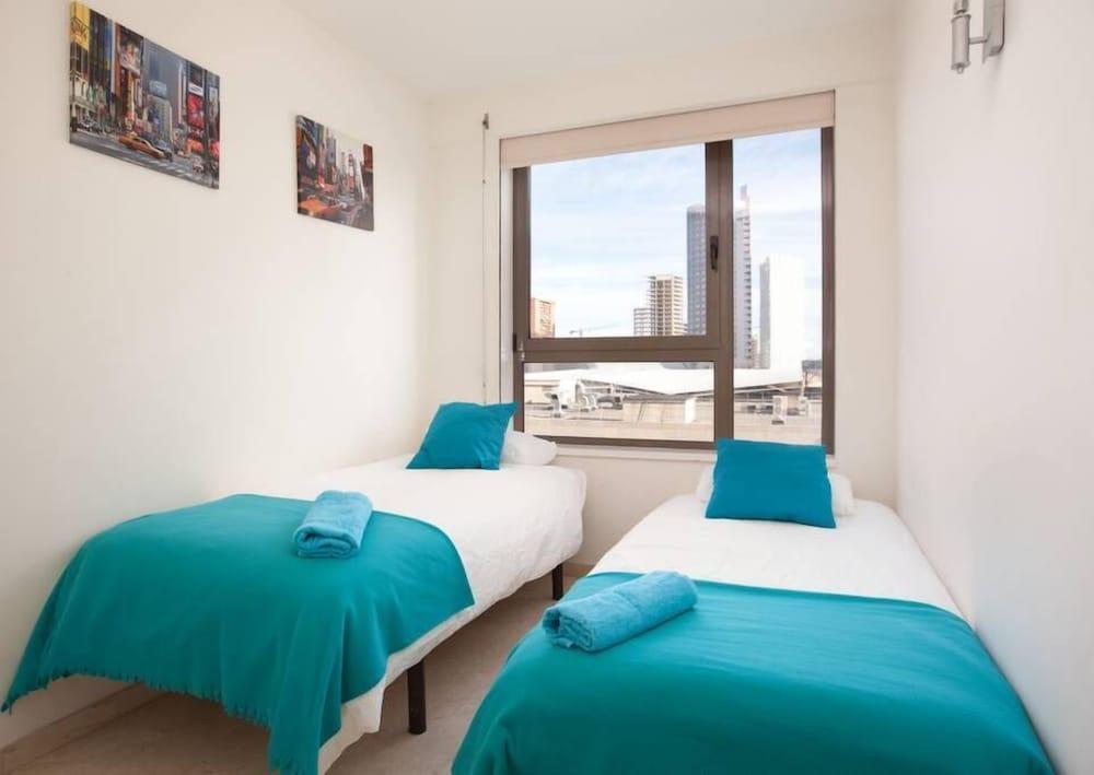 Akira Flats Diagonal Mar