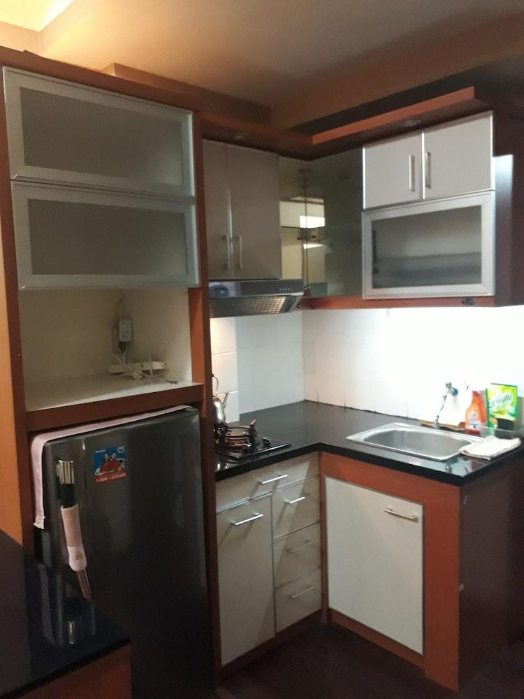 Apartment The Suites Metro by Herlan