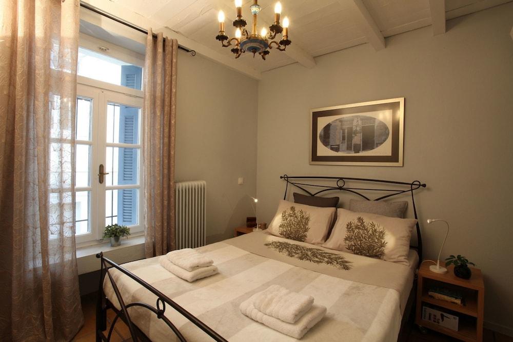 Athenian niche in Plaka