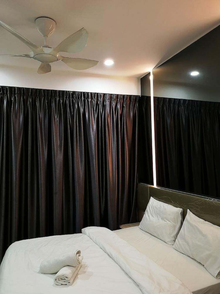 Mansion One 2 Bedroom Apartment