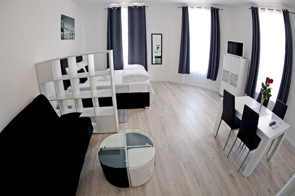 Virtus Apartments and Rooms