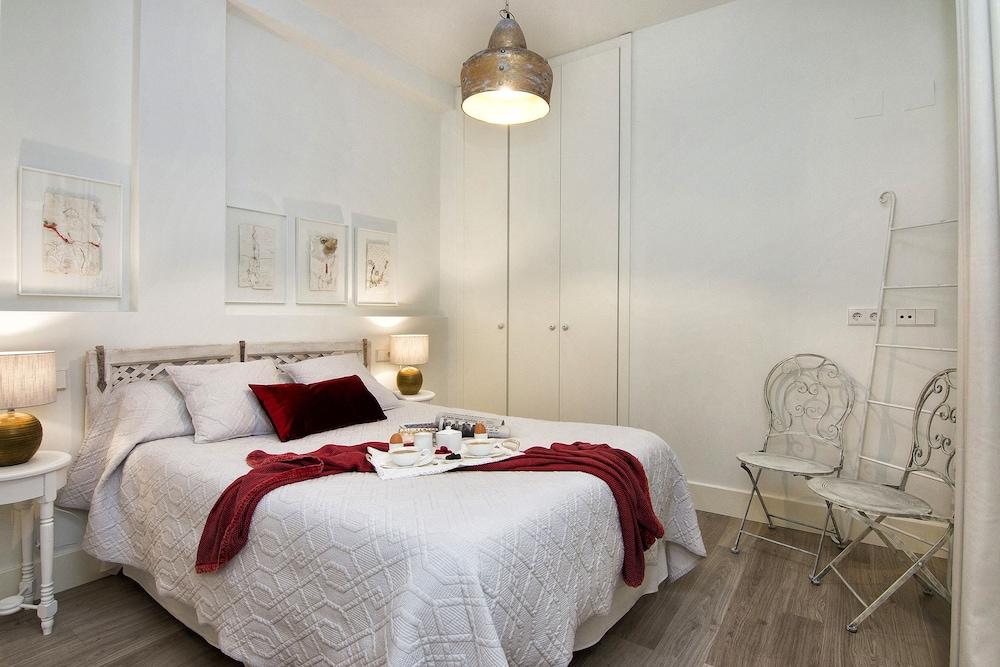 Granada Deluxe Apartments