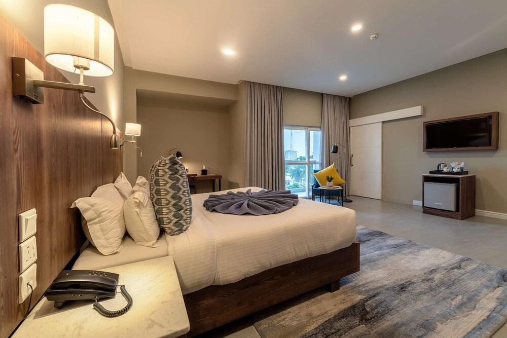 Central Hotel- Ridge