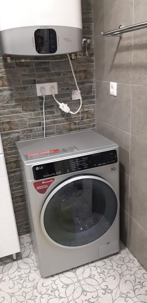 Nizhneimeretinskya apt 23