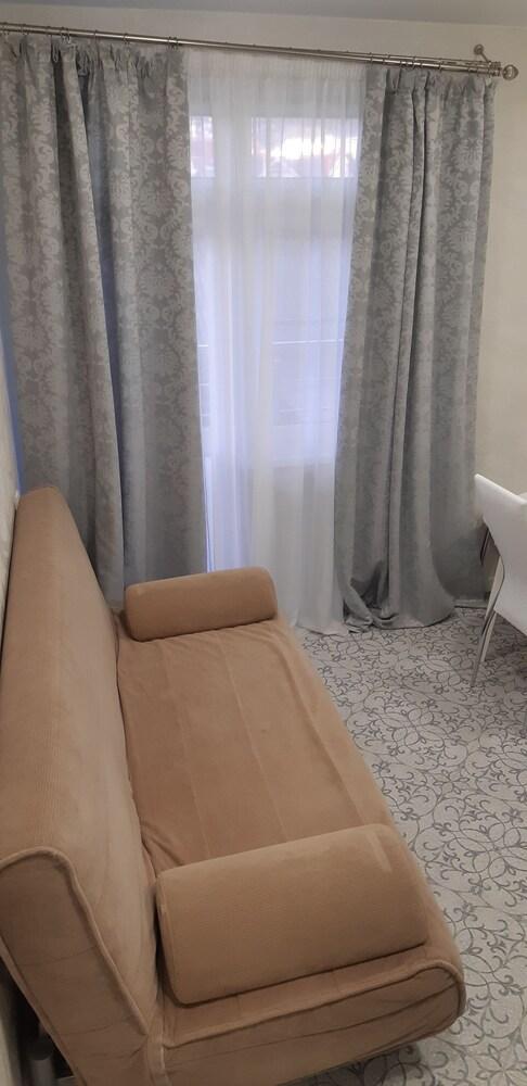 Nizhneimeretinskya apt 23