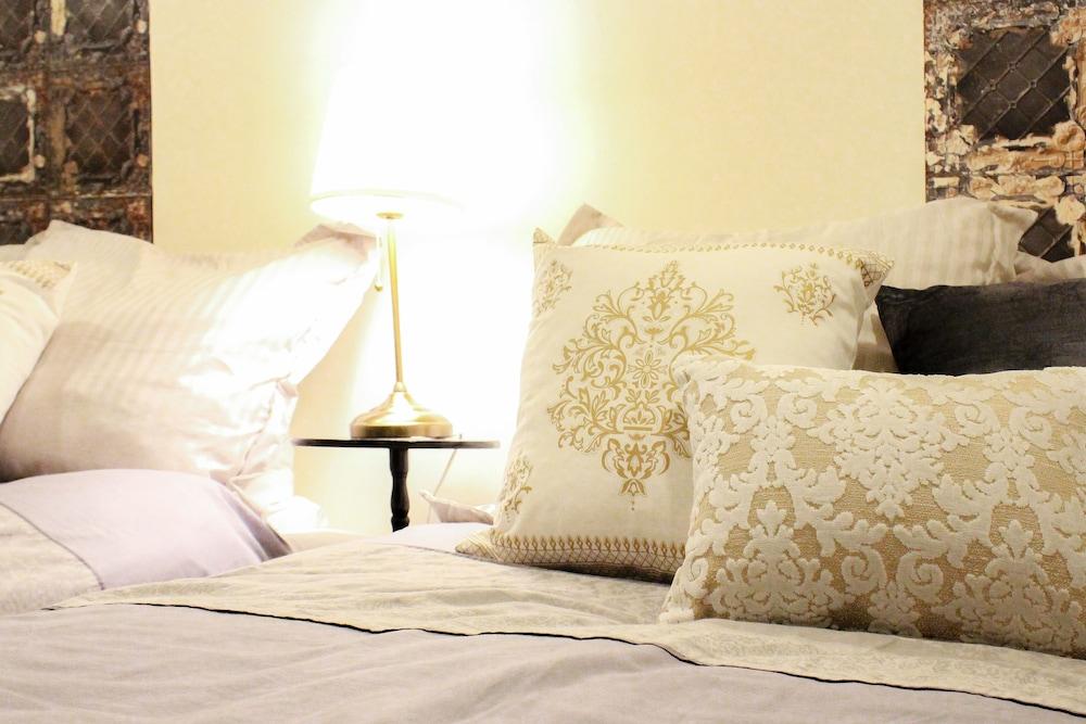 Gold House Namba Minami