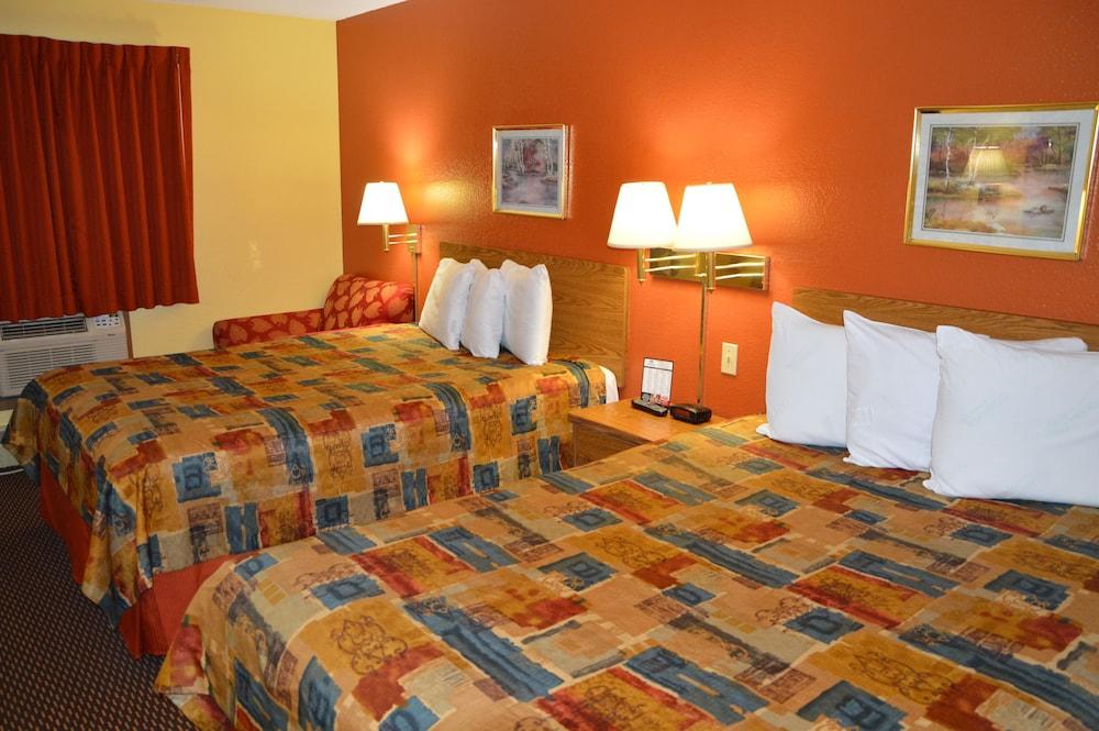 Burnsville Inn & Suites