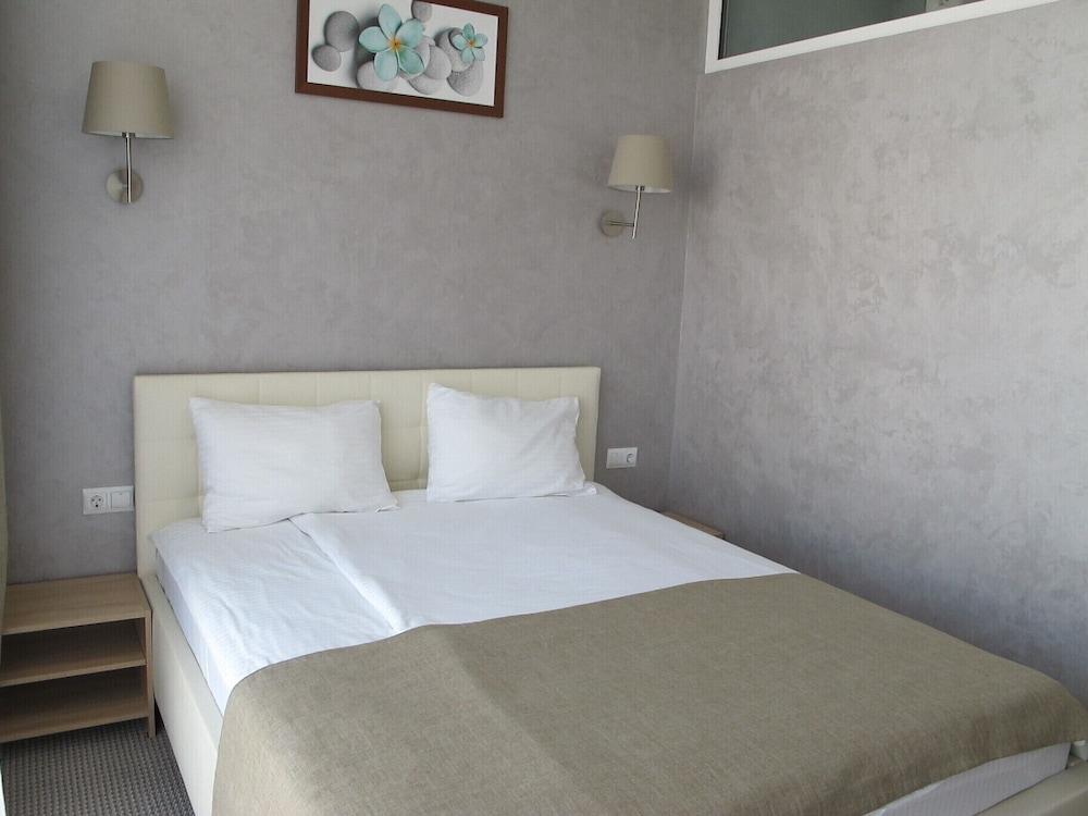 Apartment on Bulvar Nadezhd Apt. 305