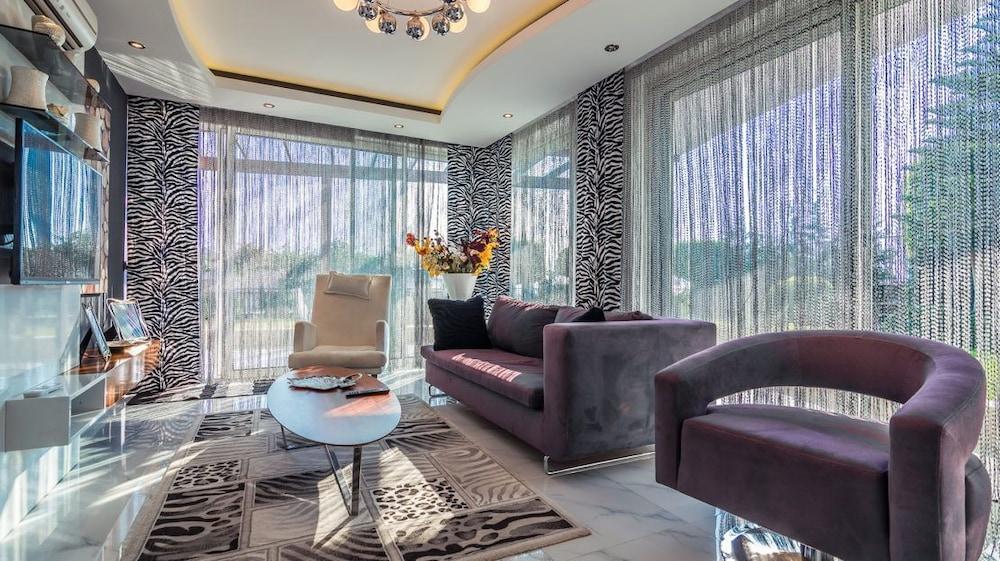 Elite Admiral Premium B18