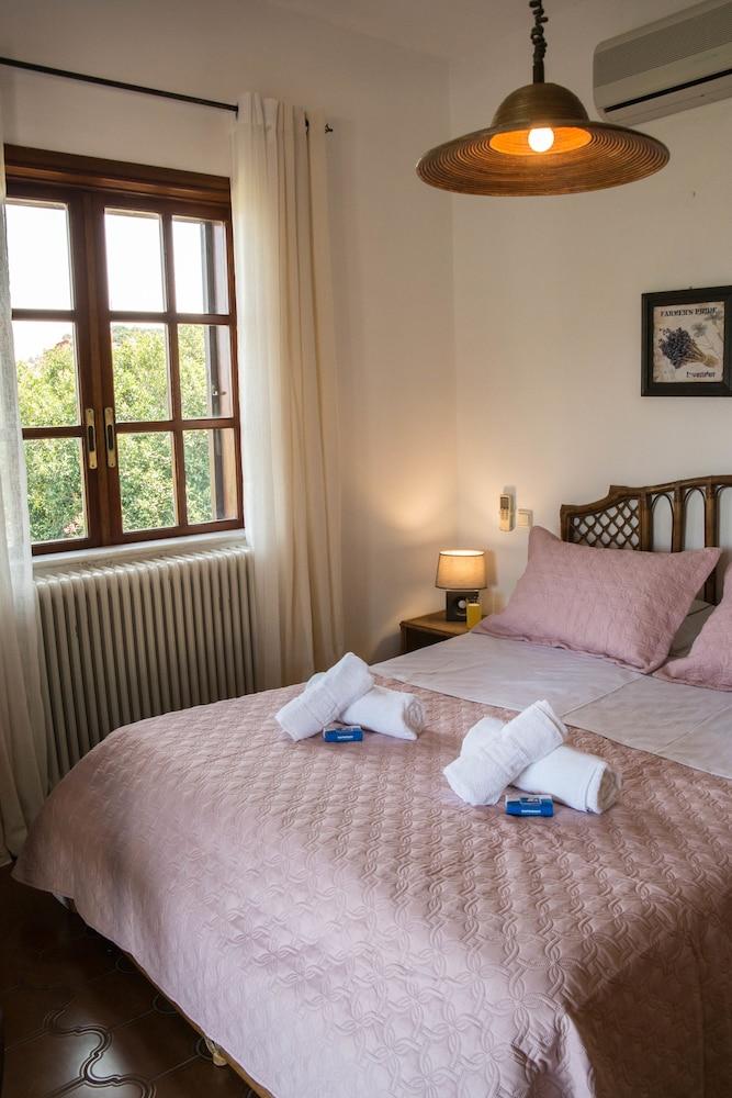 Alexandra Villa Stalos