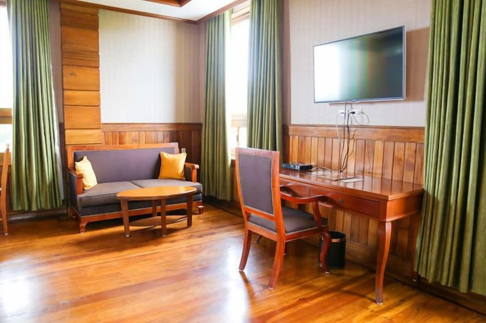 Alta D' Tagaytay Hotel