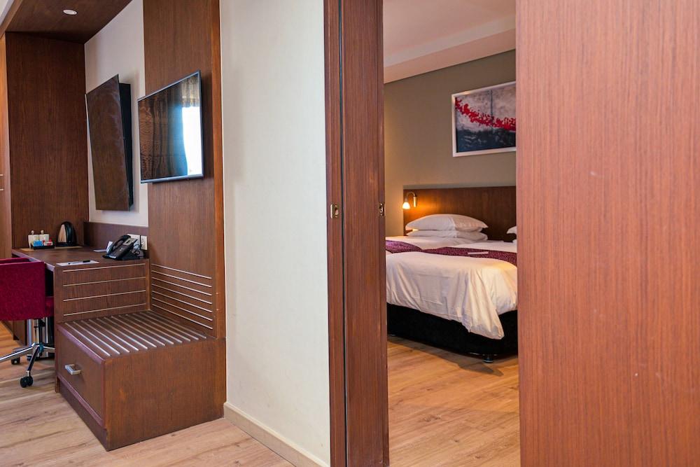 Crowne Plaza Dar es Salaam by IHG